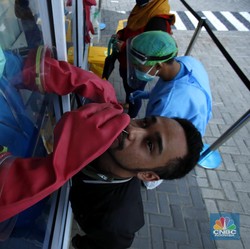 Harga PCR Covid RI Turun Jadi Rp 300 Ribu, Tak Ada Subsidi