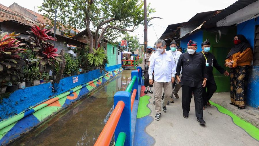 Bersih-bersih Sungai dengan tema 