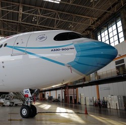 Bos Garuda: Pesawat Saja Pakai Masker, Masak Anda Tidak?