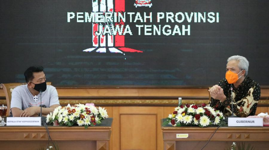 Gubernur Jawa Tengah, Ganjar Pranowo bertemu Kepala Kantor Staff Presiden (KSP), Moeldoko di kantor Pemprov Jateng, Kamis (1/10/2020) untuk membahas penanganan COVID-19. (Dok. Vivi/ Humas Jateng)