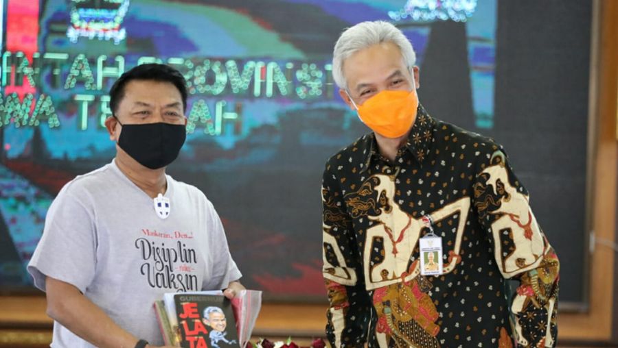 Gubernur Jawa Tengah, Ganjar Pranowo bertemu Kepala Kantor Staff Presiden (KSP), Moeldoko di kantor Pemprov Jateng, Kamis (1/10/2020) untuk membahas penanganan COVID-19. (Dok. Vivi/ Humas Jateng)