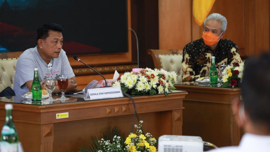 Gubernur Jawa Tengah, Ganjar Pranowo bertemu Kepala Kantor Staff Presiden (KSP), Moeldoko di kantor Pemprov Jateng, Kamis (1/10/2020) untuk membahas penanganan COVID-19. (Dok. Vivi/ Humas Jateng)