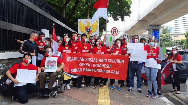Nasabah Wanaartha melakukan aksi damai di depan gedung Kejaksaan Agung, Kebayoran Baru, Jakarta Selatan., Kamis (1/10/2020). (ist)