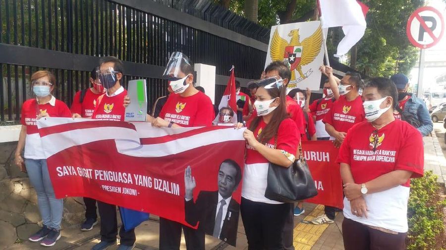 Nasabah Wanaartha melakukan aksi damai di depan gedung Kejaksaan Agung, Kebayoran Baru, Jakarta Selatan., Kamis (1/10/2020). (ist)
