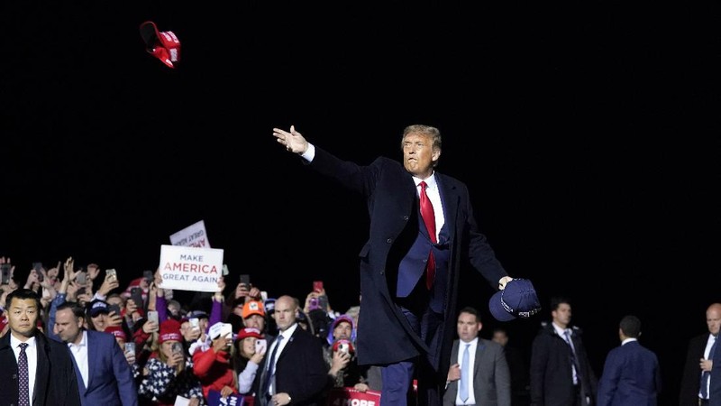 President Donald Trump stands on stage with first lady Melania Trump after the first presidential debate with Democratic presidential candidate former Vice President Joe Biden Tuesday, Sept. 29, 2020, at Case Western University and Cleveland Clinic, in Cleveland, Ohio. President Trump and first lady Melania Trump have tested positive for the coronavirus, the president tweeted early Friday. (AP Photo/Julio Cortez)