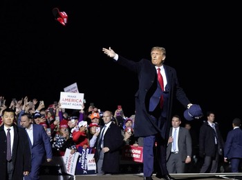 Trump & Istri Positif Corona, Kini Karantina di Gedung Putih