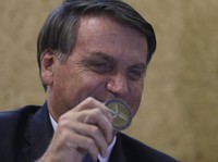 Bikin Chaos Kalah Pemilu, Bolsonaro Akhirnya Pulang ke Brasil