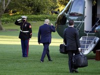 Astaga! Satu Lagi Ajudan Donald Trump Positif Covid-19