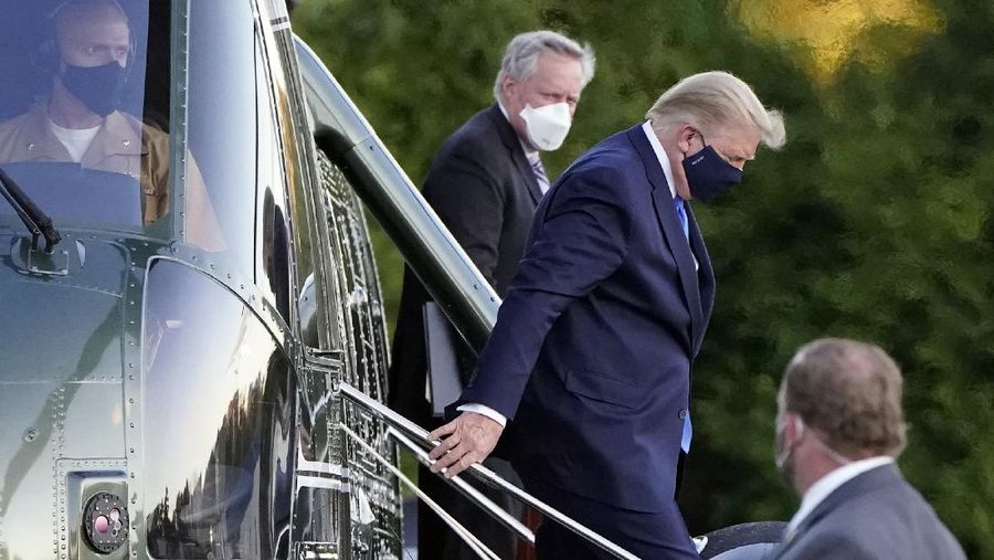 President Donald Trump arrives at Walter Reed National Military Medical Center, in Bethesda, Md., Friday, Oct. 2, 2020, on Marine One helicopter after he tested positive for COVID-19. White House chief of staff Mark Meadows is at second from left. (AP Photo/Jacquelyn Martin)