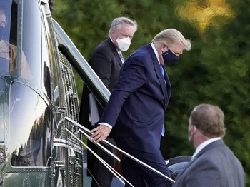 Trump Buat Heboh! Positif Covid, Keluar RS Sapa Pendukung