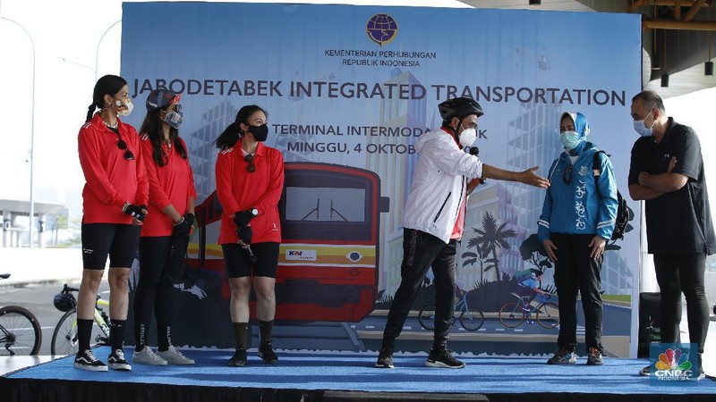 Menteri Perhubungan Budi Karya Sumadi melakukan kunjungan kerja (Kunker) ke kawasan BSD City, Tangerang. (CNBC Indonesia/Tri Susilo)