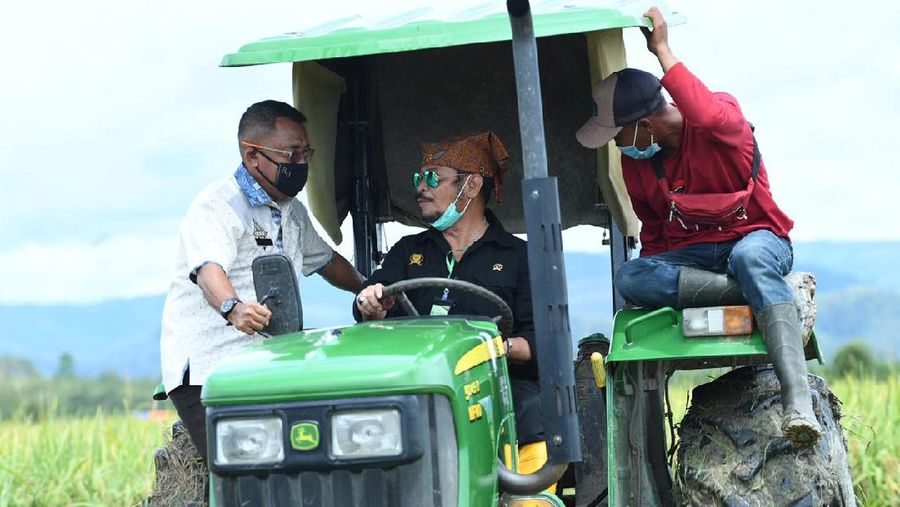 Menteri Pertanian (Mentan) Syahrul Yasin Limpo melakukan kunjungan kerja optimalisasi lahan di Desa Margo Mulyo, Kecamatan Kao Barat, Kabupaten Halmahera Utara, Pulau Buru, Kepulauan Maluku, Minggu (4/10/2020). Dok.Kementan