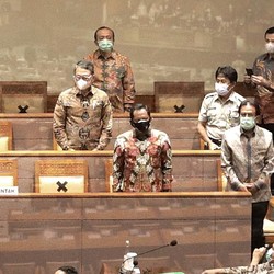 Ekonom Bicara Kesaktian Omnibus Law Dongkrak Lapangan Kerja