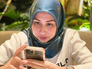 Berita Duka dari Deswita Maharani dan Ferry Maryadi