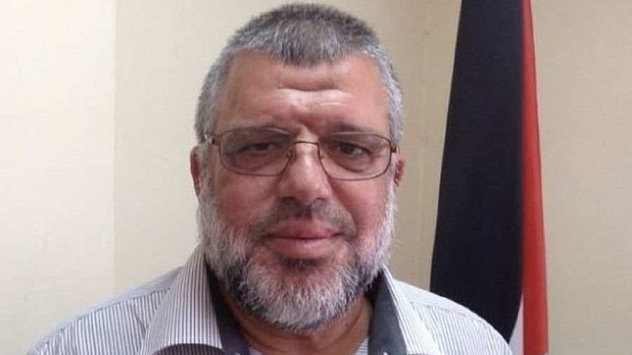 Pejabat Hamas Hassan Yousef di kantornya di Ramallah. (Elhanan Miller / Times of Israel)