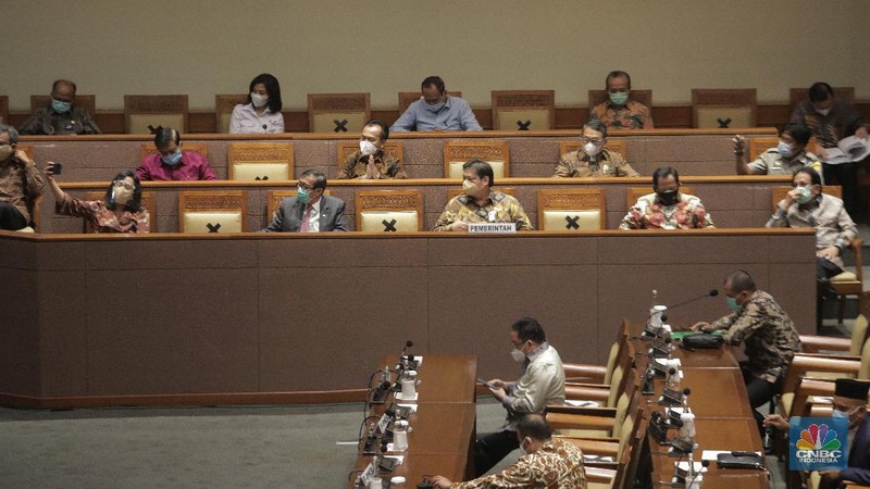 Suasana Rapat Paripurna DPR RI Senin (5 Oktober 2020). Rapat Paripurna mengesahkan Rancangan Undang-Undang (RUU) Cipta Kerja (Omnibus Law Ciptaker) menjadi Undang-undang resmi. (CNBC Indoensia/Muhammad Sabki)