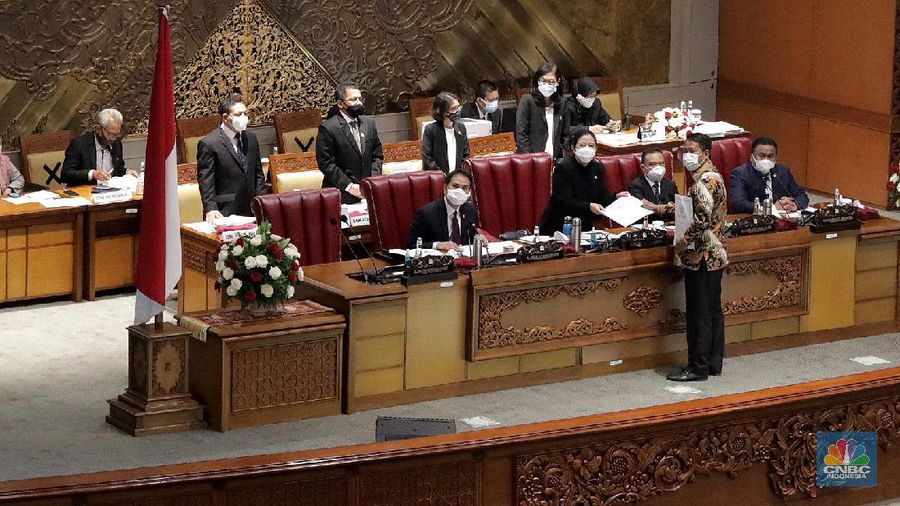 Suasana Rapat Paripurna DPR RI Senin (5 Oktober 2020). Rapat Paripurna mengesahkan Rancangan Undang-Undang (RUU) Cipta Kerja (Omnibus Law Ciptaker) menjadi Undang-undang resmi. (վ Indoensia/Muhammad Sabki)