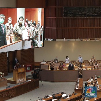 Momen DPR Sahkan RUU Omnibus Law Cipta Kerja Jokowi Jadi UU