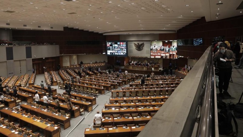 Suasana Rapat Paripurna DPR RI Senin (5 Oktober 2020). Rapat Paripurna mengesahkan Rancangan Undang-Undang (RUU) Cipta Kerja (Omnibus Law Ciptaker) menjadi Undang-undang resmi. (CNBC Indoensia/Muhammad Sabki)