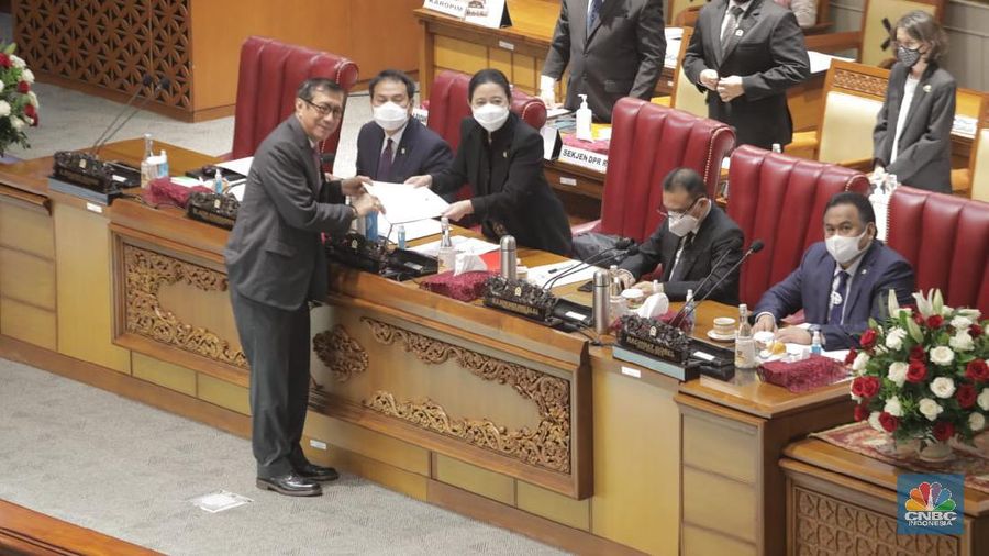 Yasonna Laoly di sidang rapat paripurna DPR RI (CNBC Indonesia/Muhammad Sabki)
