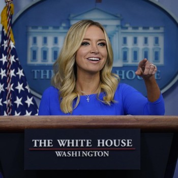 Potret Cantik Kayleigh McEnany, Kasus Baru Covid Gedung Putih