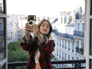 Mau Hidup Stylish Ala Emily in Paris? Beli Aja Apartemennya, Lagi Dijual!