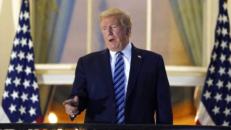 Presiden Amerika Serikat (AS) Donald Trump tidak memakai masker saat berada di Gedung Putih. (AP/Alex Brandon)