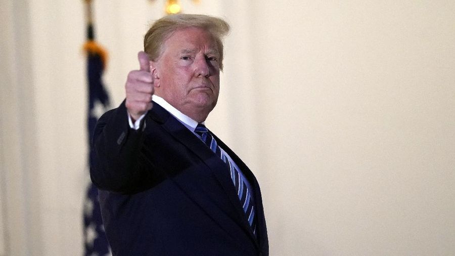 Presiden Amerika Serikat (AS) Donald Trump tidak memakai masker saat berada di Gedung Putih. (AP/Alex Brandon)