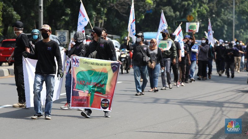 Intip Long March Buruh Cibinong Tolak Keras Uu Cipta Kerja