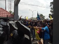 Duh! Korlap Aksi Massa di Parepare Sulsel Dilarikan ke RS