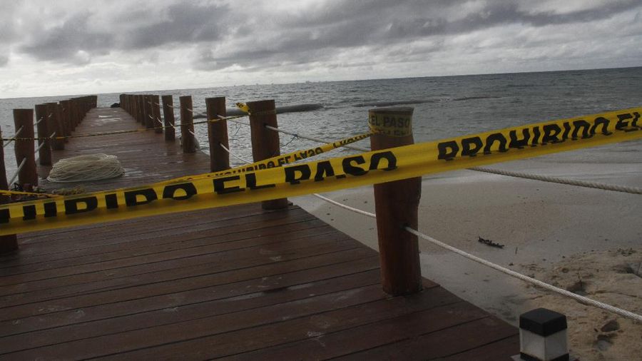 Negara Meksiko bersiap menghadapi Badai Delta. (AP/Luis Henao)