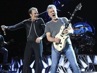 Gitar Legenda Rock Eddie Van Halen Dilelang Rp 1,1 M, Minat?