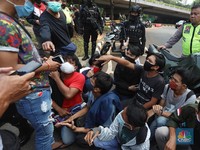 Puluhan Reaktif Covid-19, Ancaman di Tengah Demo Itu Nyata