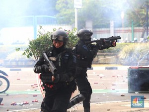 Demo Tolak UU Ciptaker Rusuh!