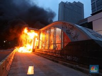 8 Halte Transjakarta Dibakar, Rp 45 M Lenyap Dalam Sehari