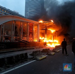MRT Hingga Transjakarta Hancur Dihajar Aksi Anarkis