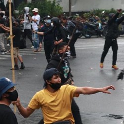 25 Tahun Krisis: Rakyat Ngamuk, Etnis Tionghoa Jadi Sasaran