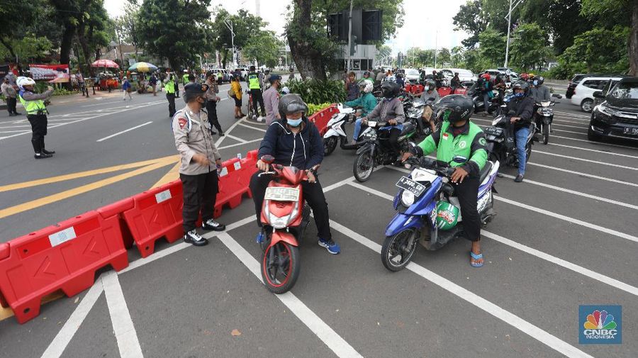 ksi unjuk rasa buruh yang menolak omnibus law RUU Cipta Kerja akan berlangsung di kawasan Gedung DPR/MPR, Senayan, Jakarta, pada Kamis (8/10/2020). Polisi pun telah membuat titik rekayasa arus lalu lintas (lalin).  (CNBC Indonesia/Andrean Kristianto)