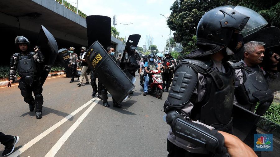 ksi unjuk rasa buruh yang menolak omnibus law RUU Cipta Kerja akan berlangsung di kawasan Gedung DPR/MPR, Senayan, Jakarta, pada Kamis (8/10/2020). Polisi pun telah membuat titik rekayasa arus lalu lintas (lalin).  (CNBC Indonesia/Andrean Kristianto)