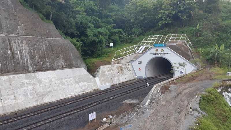 Pemerintah merampungkan jalur ganda kereta api (KA) lintas selatan Jawa dari Cirebon sampai Jombang sepanjang 550 Km. (Dok: Humas Ditjen Perkeretaapian Kemenhub)