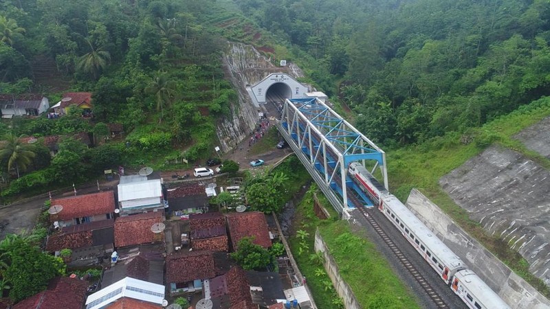 Pemerintah merampungkan jalur ganda kereta api (KA) lintas selatan Jawa dari Cirebon sampai Jombang sepanjang 550 Km. (Dok: Humas Ditjen Perkeretaapian Kemenhub)