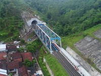 Widih! Kerennya Terowongan KA Double Track di Selatan Jawa