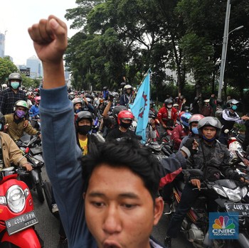 Detik-detik Pengesahan UU Cipta Kerja Hingga Demo Rusuh DKI