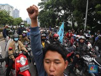 Menuju DPR, Ratusan Buruh Dihalau Aparat