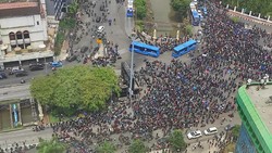 Penampakan Demo Rusuh di Seputaran Istana Negara