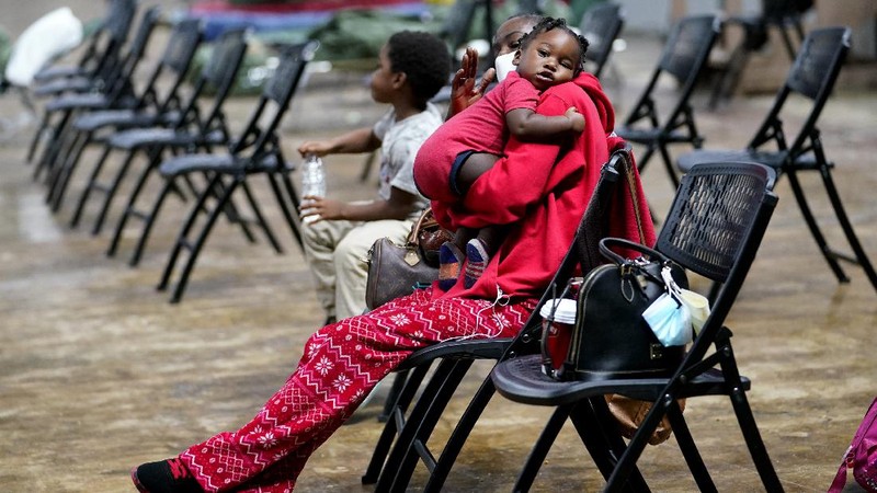 Hujan yang dibawa Badai Delta mengguyur Lafayette, Louisiana, AS, (9/10/2020). (AP/Gerald Herbert)