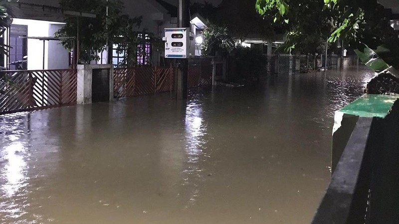 Banjir di Ciganjur, Jakarta Selatan, Sabtu (10/10/2020). (Foto: Bagus Putra Laksana/detikcom)