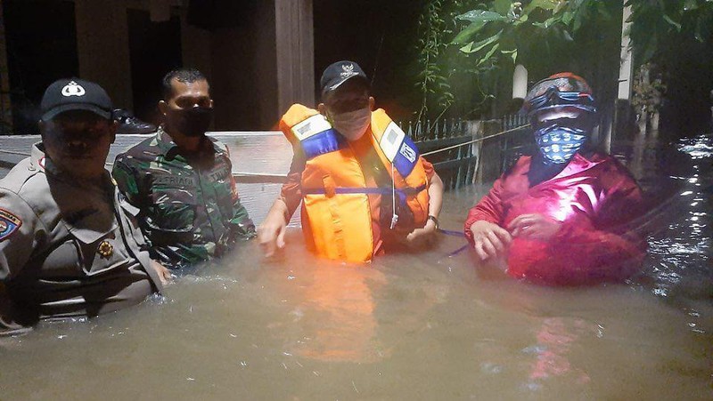 Banjir di Ciganjur, Jakarta Selatan, Sabtu (10/10/2020). (Foto: Bagus Putra Laksana/detikcom)
