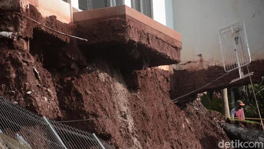 Longsor di Ciganjur, Jakarta Selatan (detikcom/ Dedy Istanto)