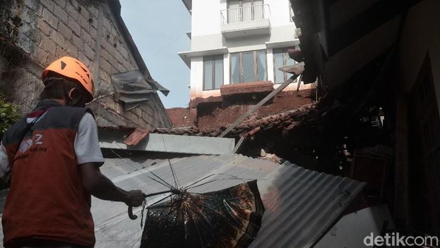 Longsor di Ciganjur, Jakarta Selatan (detikcom/ Dedy Istanto)